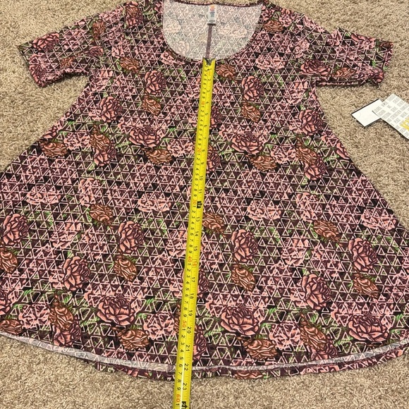 LuLaRoe BNWT L Perfect Tee Brown Cream Graphic Rose Design Size XXS - Picture 7 of 7
